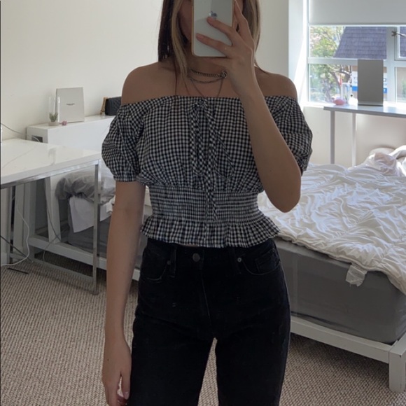 ✨Korean Brand Gingham Puff Top✨ - Picture 2 of 4